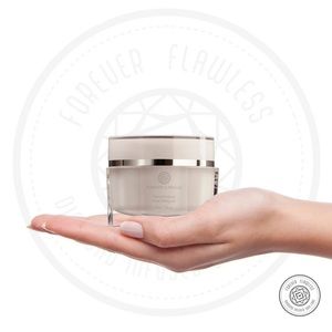 Forever Flawless DIAMOND INFUSED FACIAL PEELING GEL